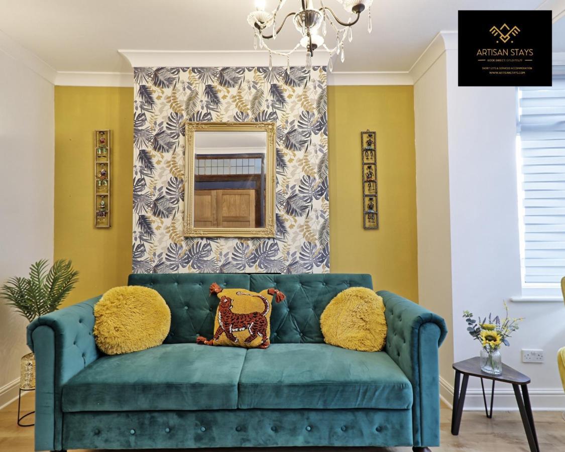 Stunning Tropical Oasis In Southend-On-Sea By Artisan Stays I Weekly Or Monthly Stay Offer I Free Parking I Sleeps 7 Exterior foto