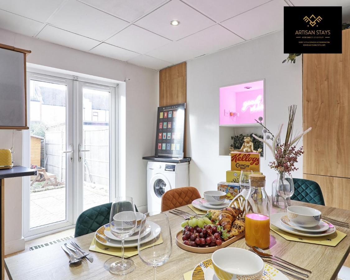 Stunning Tropical Oasis In Southend-On-Sea By Artisan Stays I Weekly Or Monthly Stay Offer I Free Parking I Sleeps 7 Exterior foto