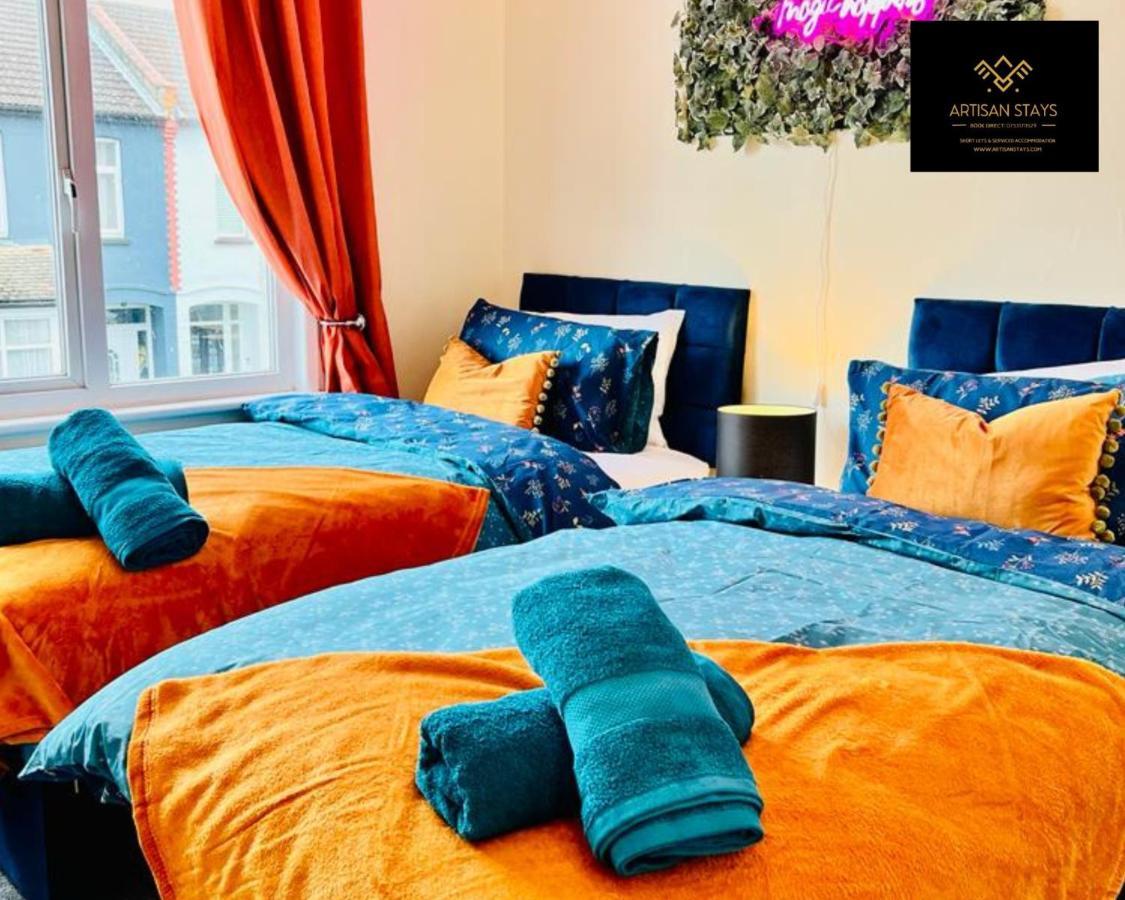 Stunning Tropical Oasis In Southend-On-Sea By Artisan Stays I Weekly Or Monthly Stay Offer I Free Parking I Sleeps 7 Exterior foto