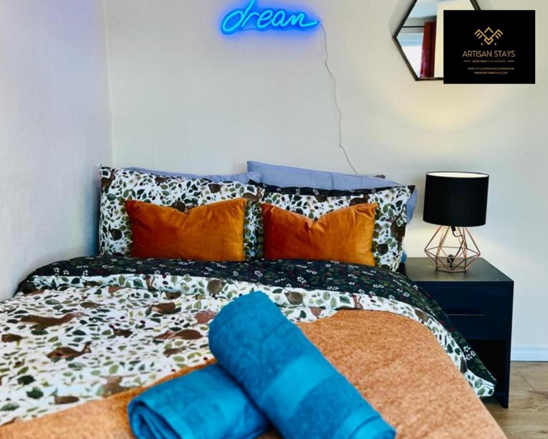Stunning Tropical Oasis In Southend-On-Sea By Artisan Stays I Weekly Or Monthly Stay Offer I Free Parking I Sleeps 7 Exterior foto